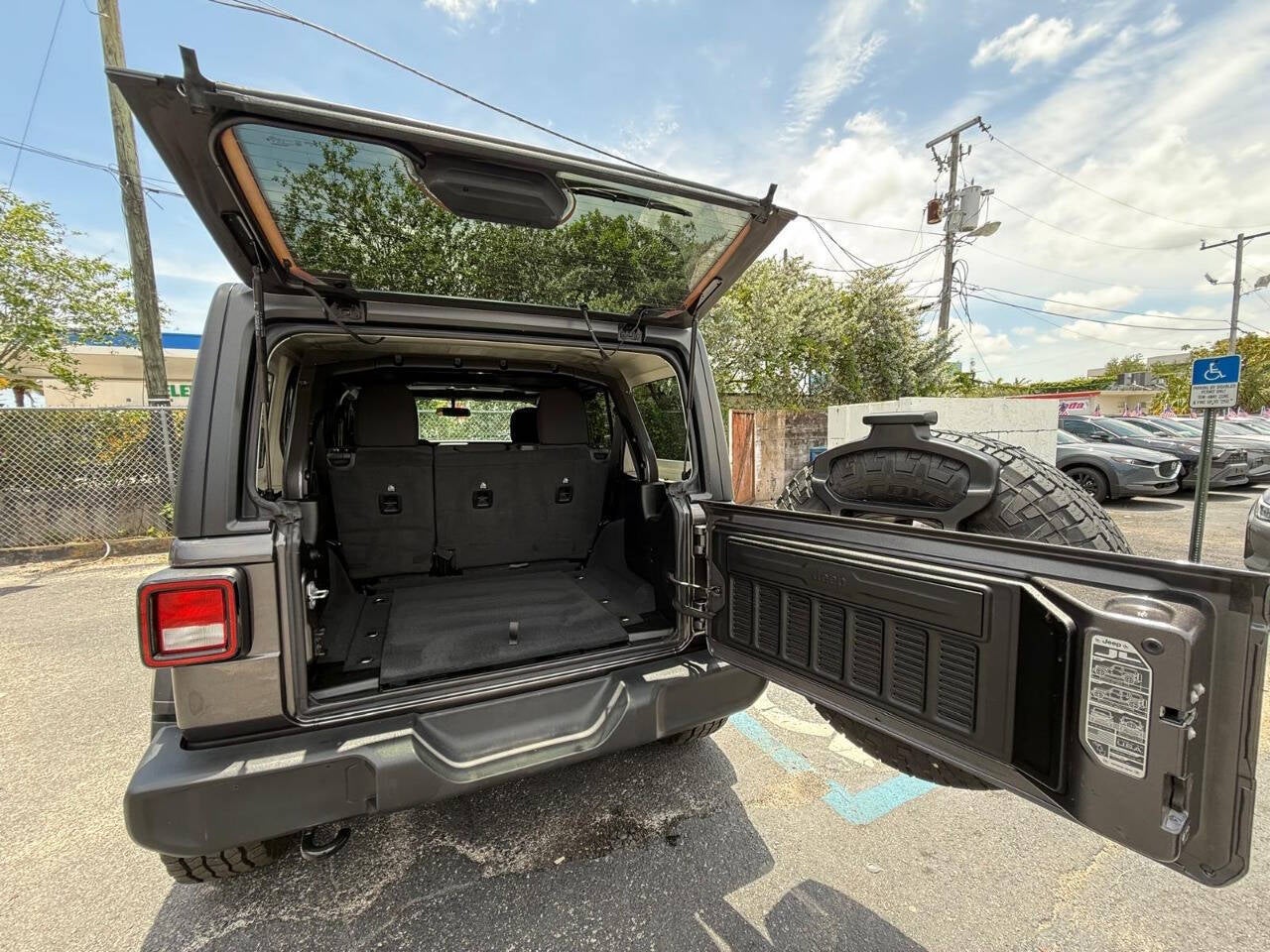 2021 Jeep Wrangler Unlimited Willys Sport 4x4 4dr SUV