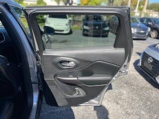 2021 Jeep Cherokee Latitude Plus 4dr SUV