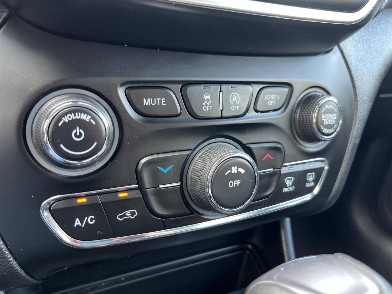 2020 Jeep Cherokee Latitude Plus 4dr SUV