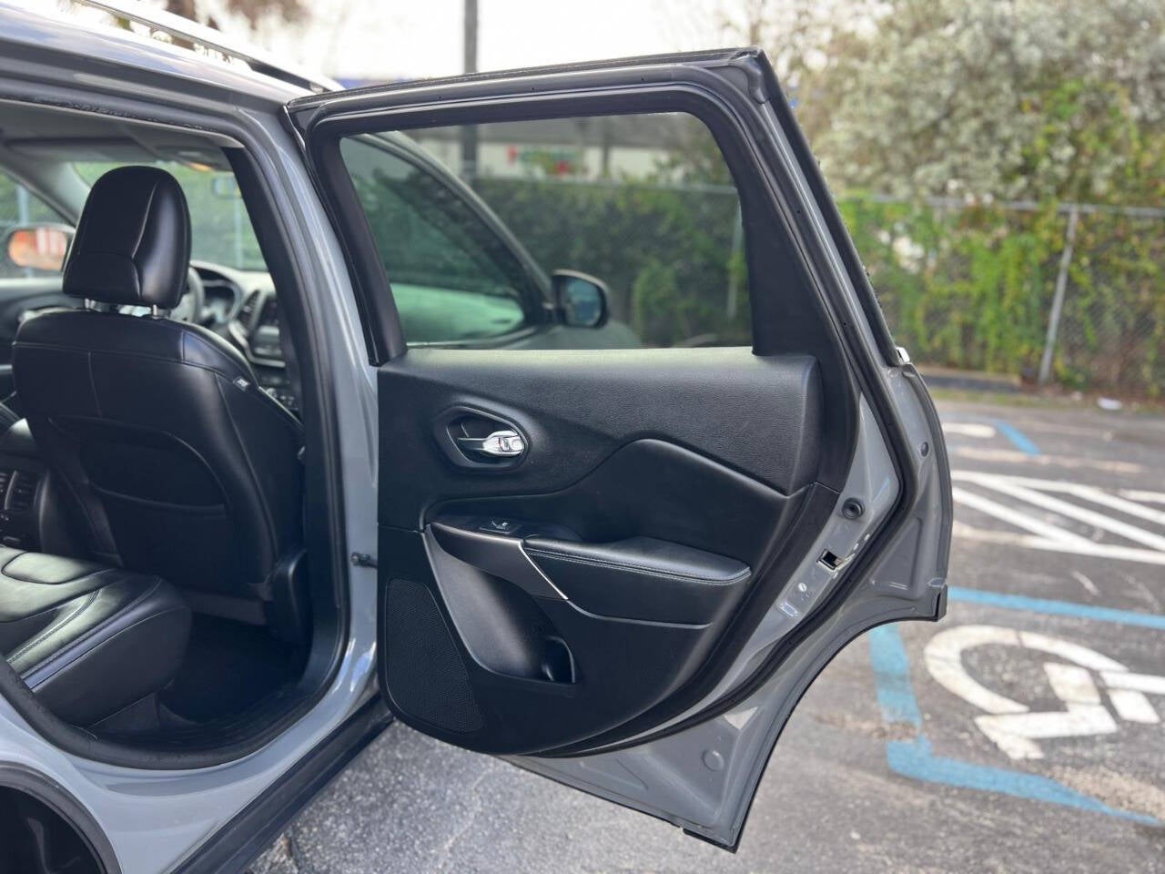 2020 Jeep Cherokee Latitude Plus 4dr SUV