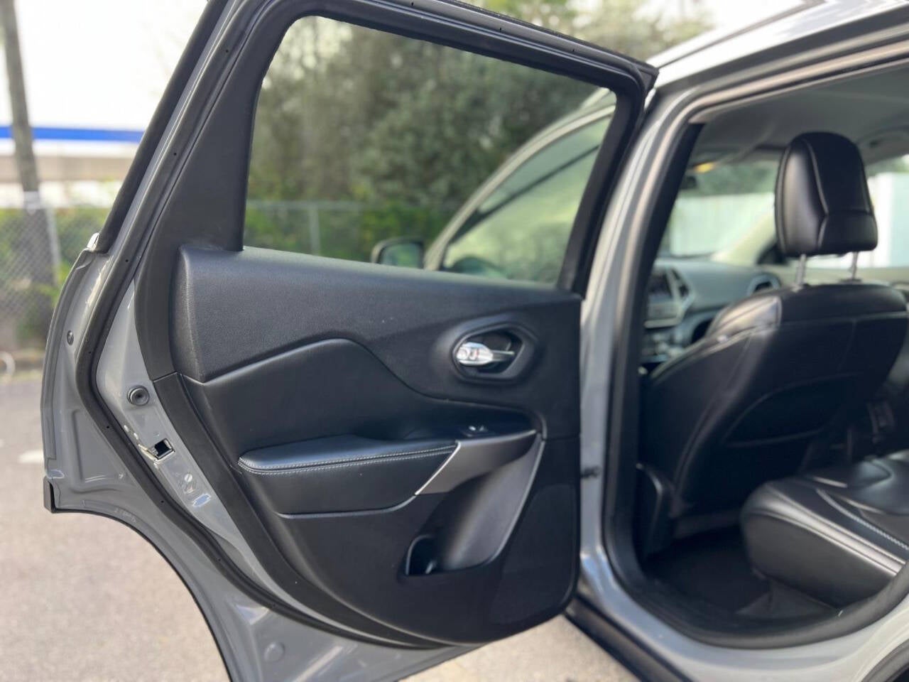 2020 Jeep Cherokee Latitude Plus 4dr SUV