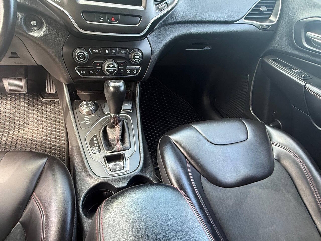 2019 Jeep Cherokee Trailhawk 4x4 4dr SUV