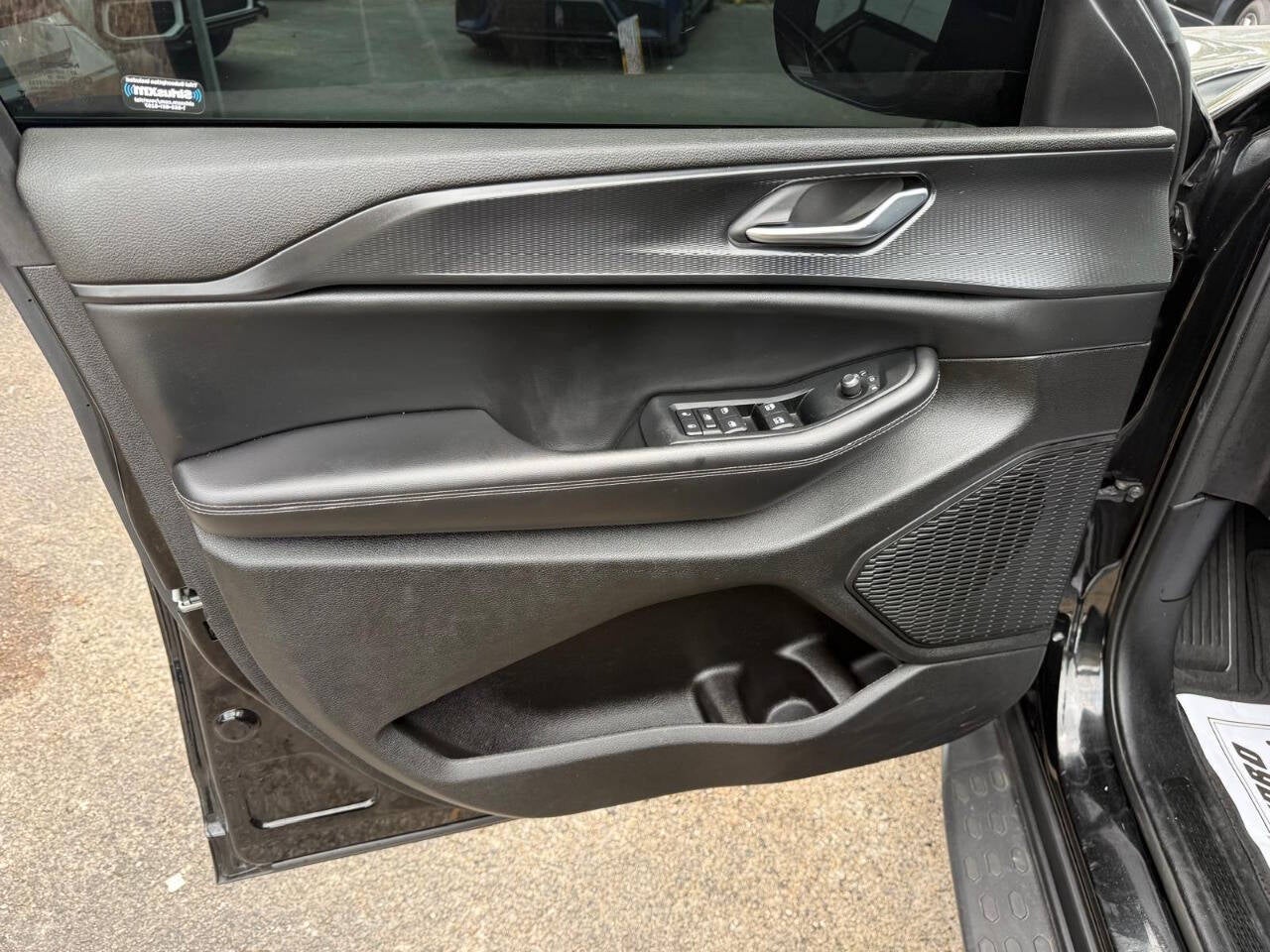 2023 Jeep Grand Cherokee L Laredo 4x2 4dr SUV