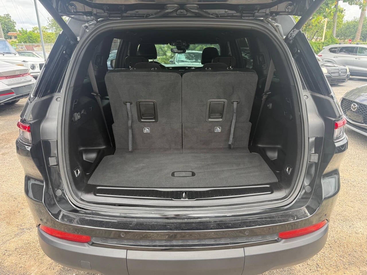 2023 Jeep Grand Cherokee L Laredo 4x2 4dr SUV