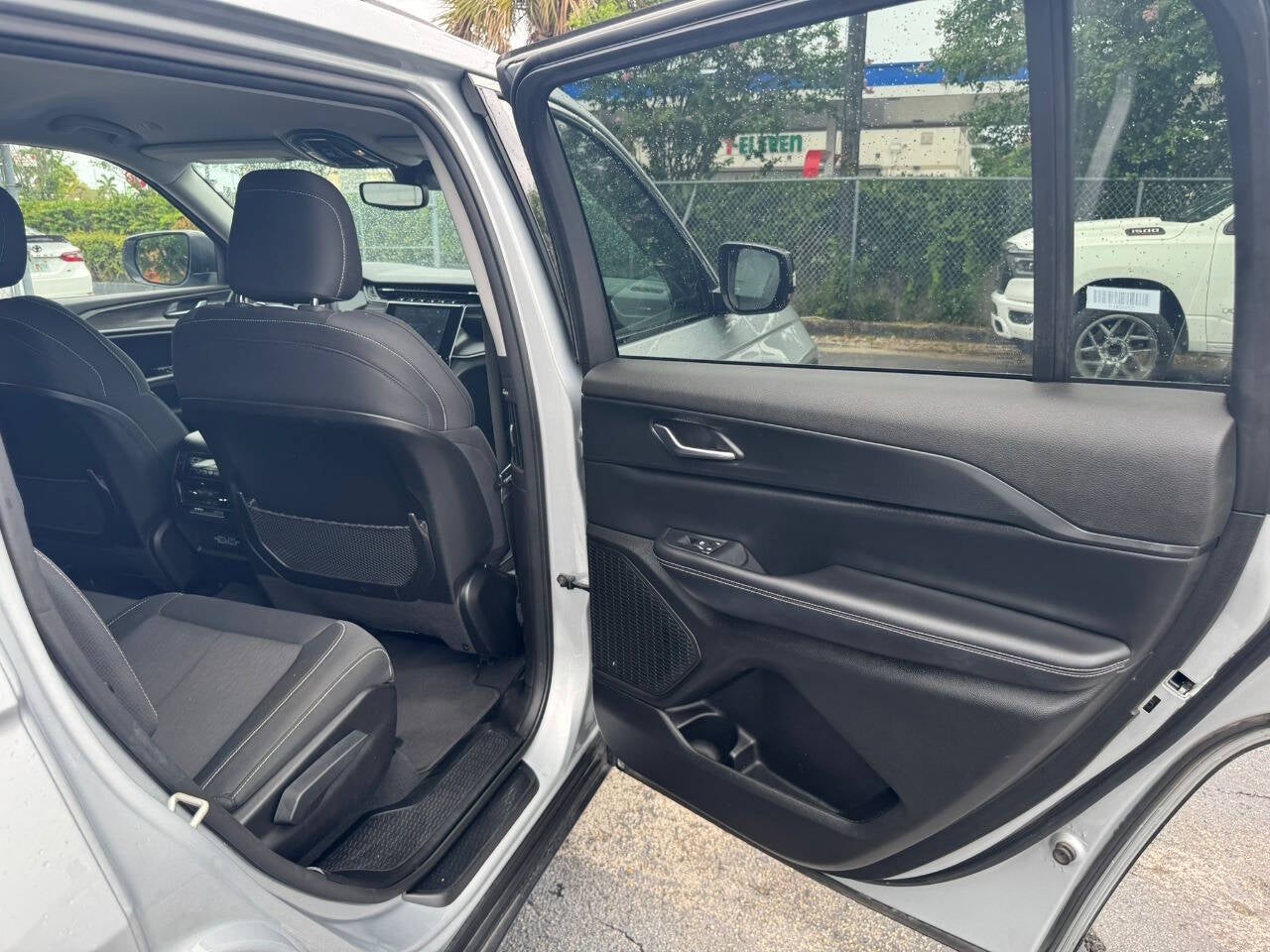 2023 Jeep Grand Cherokee L Laredo 4x4 4dr SUV