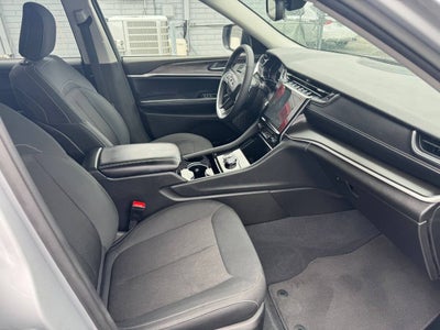 2023 Jeep Grand Cherokee L Laredo 4x4 4dr SUV