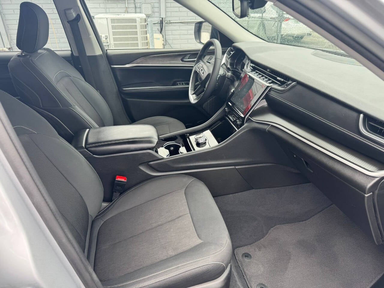 2023 Jeep Grand Cherokee L Laredo 4x4 4dr SUV