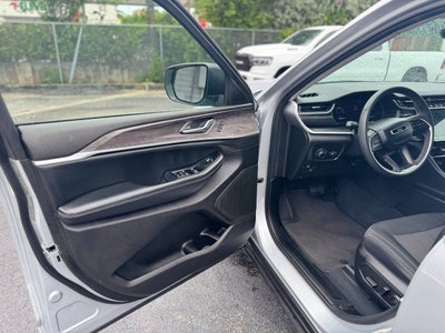 2023 Jeep Grand Cherokee L Laredo 4x4 4dr SUV