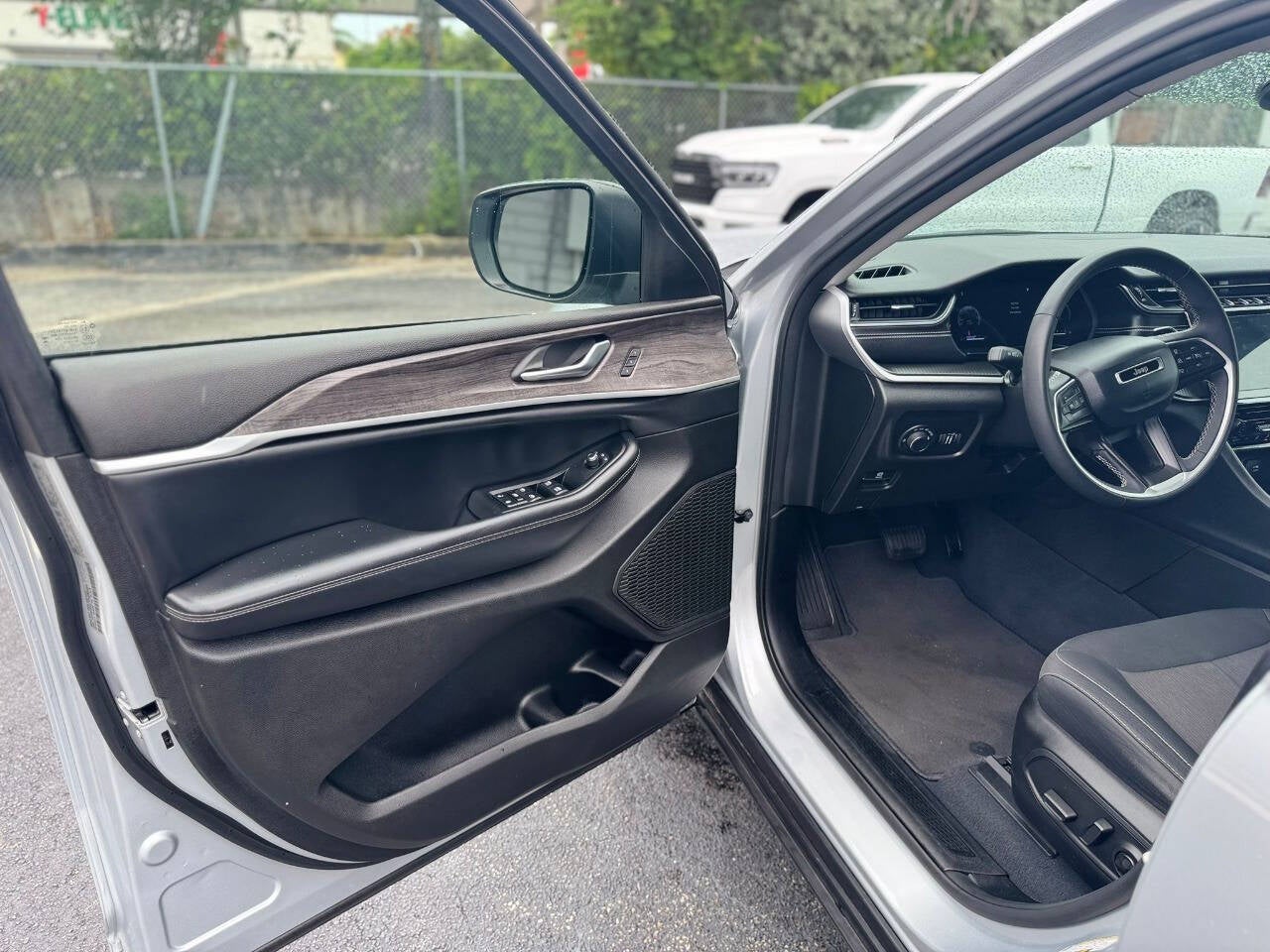 2023 Jeep Grand Cherokee L Laredo 4x4 4dr SUV