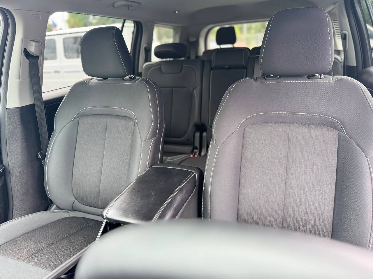 2023 Jeep Grand Cherokee L Laredo 4x4 4dr SUV