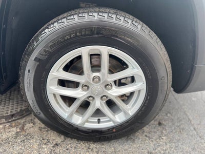 2023 Jeep Grand Cherokee L Laredo 4x4 4dr SUV