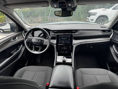 2023 Jeep Grand Cherokee L Laredo 4x4 4dr SUV