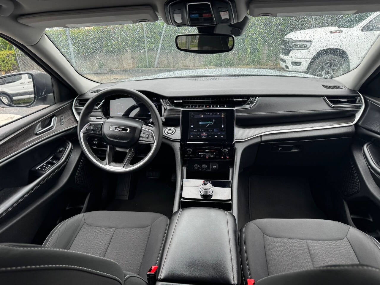 2023 Jeep Grand Cherokee L Laredo 4x4 4dr SUV