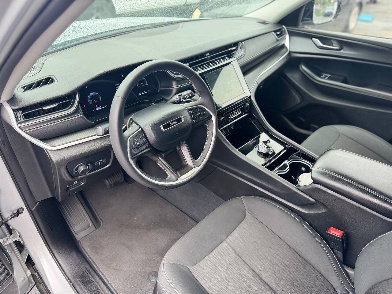 2023 Jeep Grand Cherokee L Laredo 4x4 4dr SUV