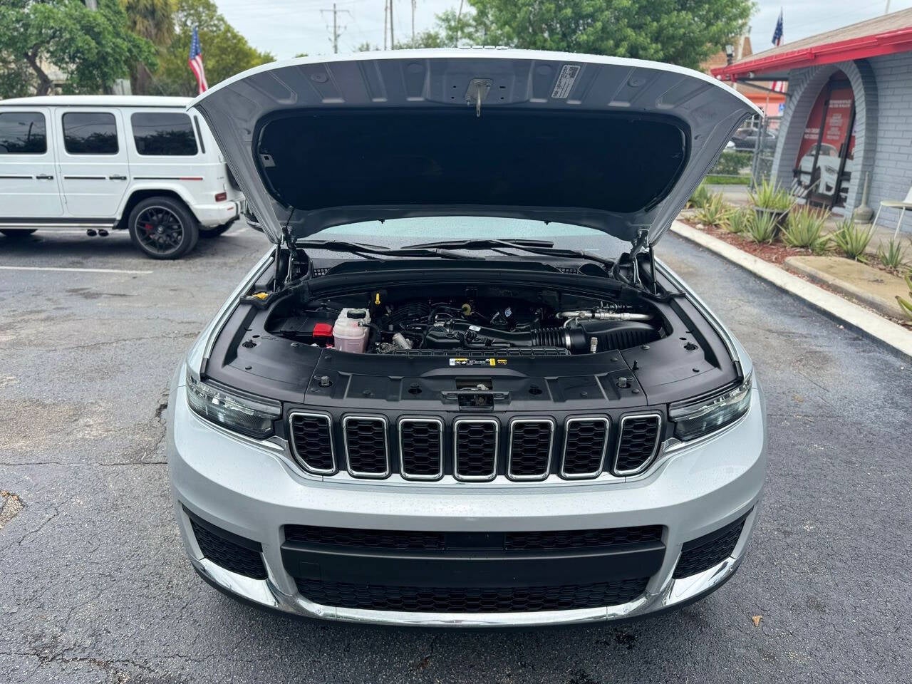 2023 Jeep Grand Cherokee L Laredo 4x4 4dr SUV