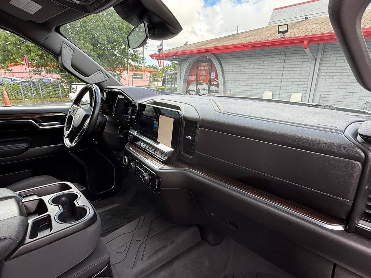 2024 Chevrolet Silverado 1500 LT Pickup 4D 6 1/2 ft
