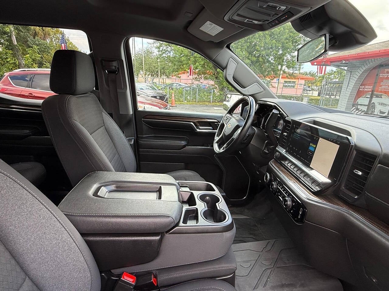 2024 Chevrolet Silverado 1500 LT Pickup 4D 6 1/2 ft