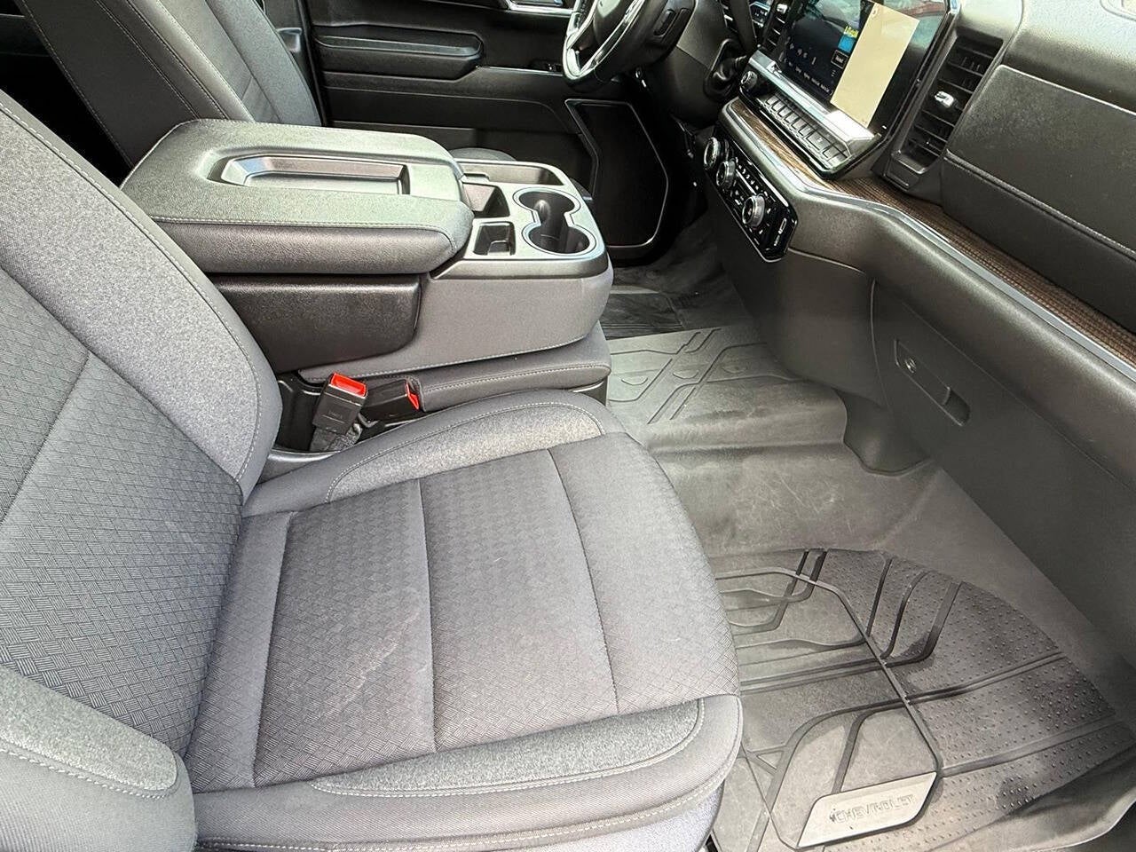 2024 Chevrolet Silverado 1500 LT Pickup 4D 6 1/2 ft
