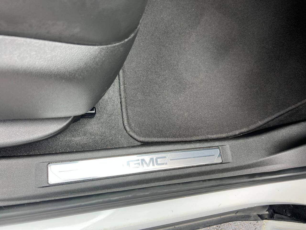 2023 GMC Acadia SLT 4x4 4dr SUV