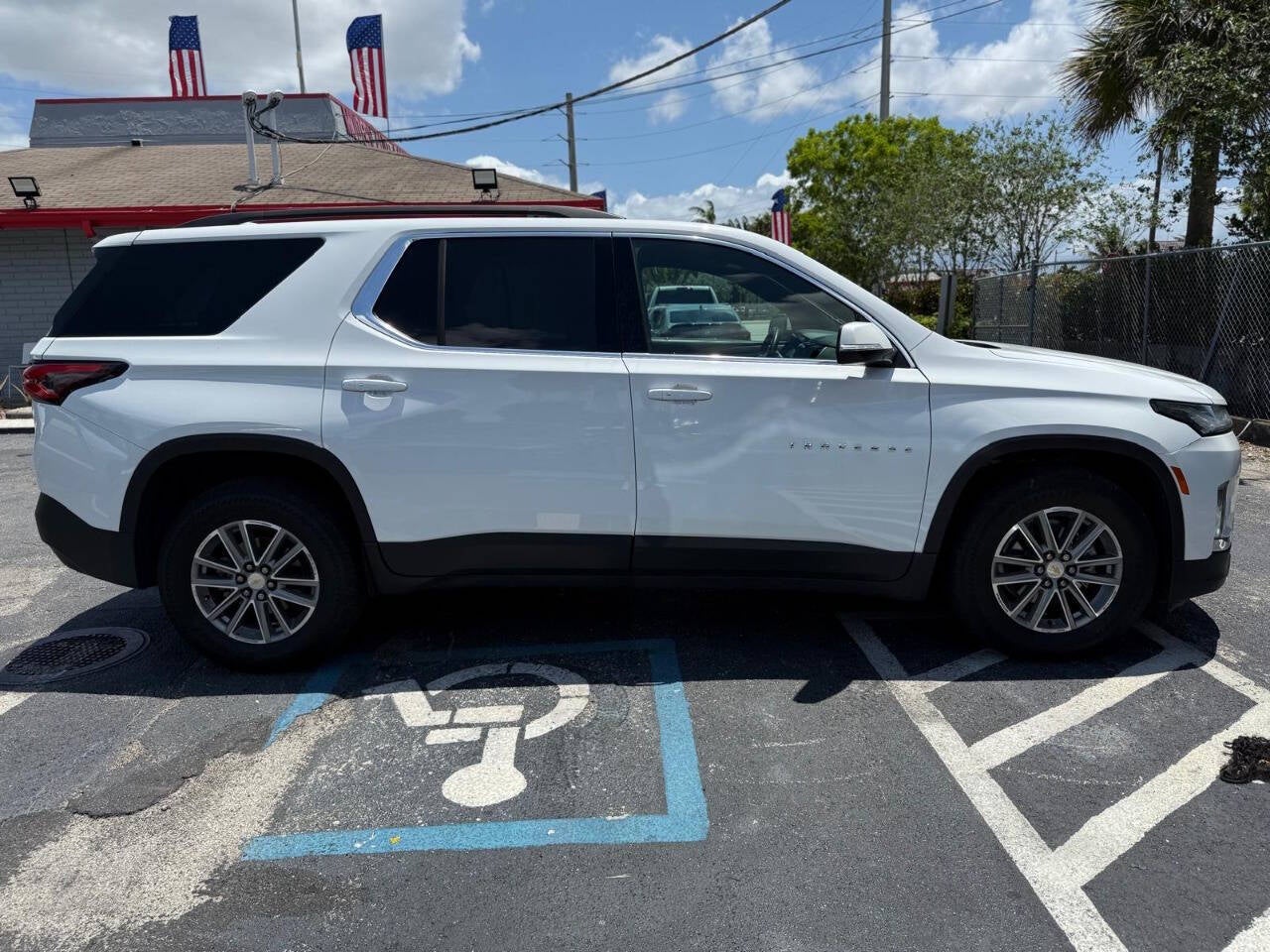 2023 Chevrolet Traverse LT Cloth 4dr SUV