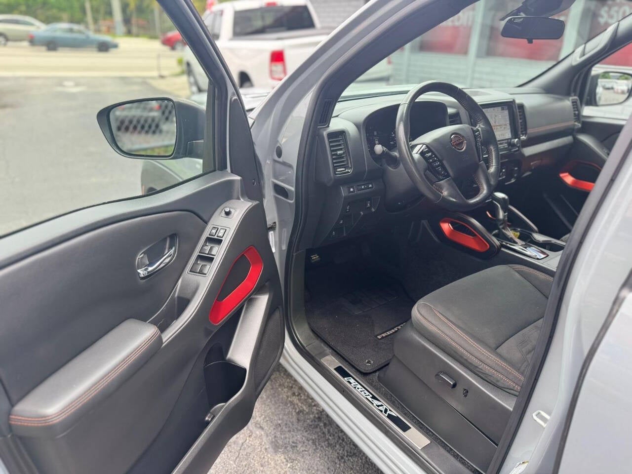 2023 Nissan Frontier SV 4x2 4dr Crew Cab 5 ft. SB