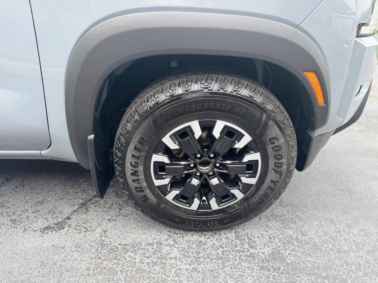 2023 Nissan Frontier SV 4x2 4dr Crew Cab 5 ft. SB