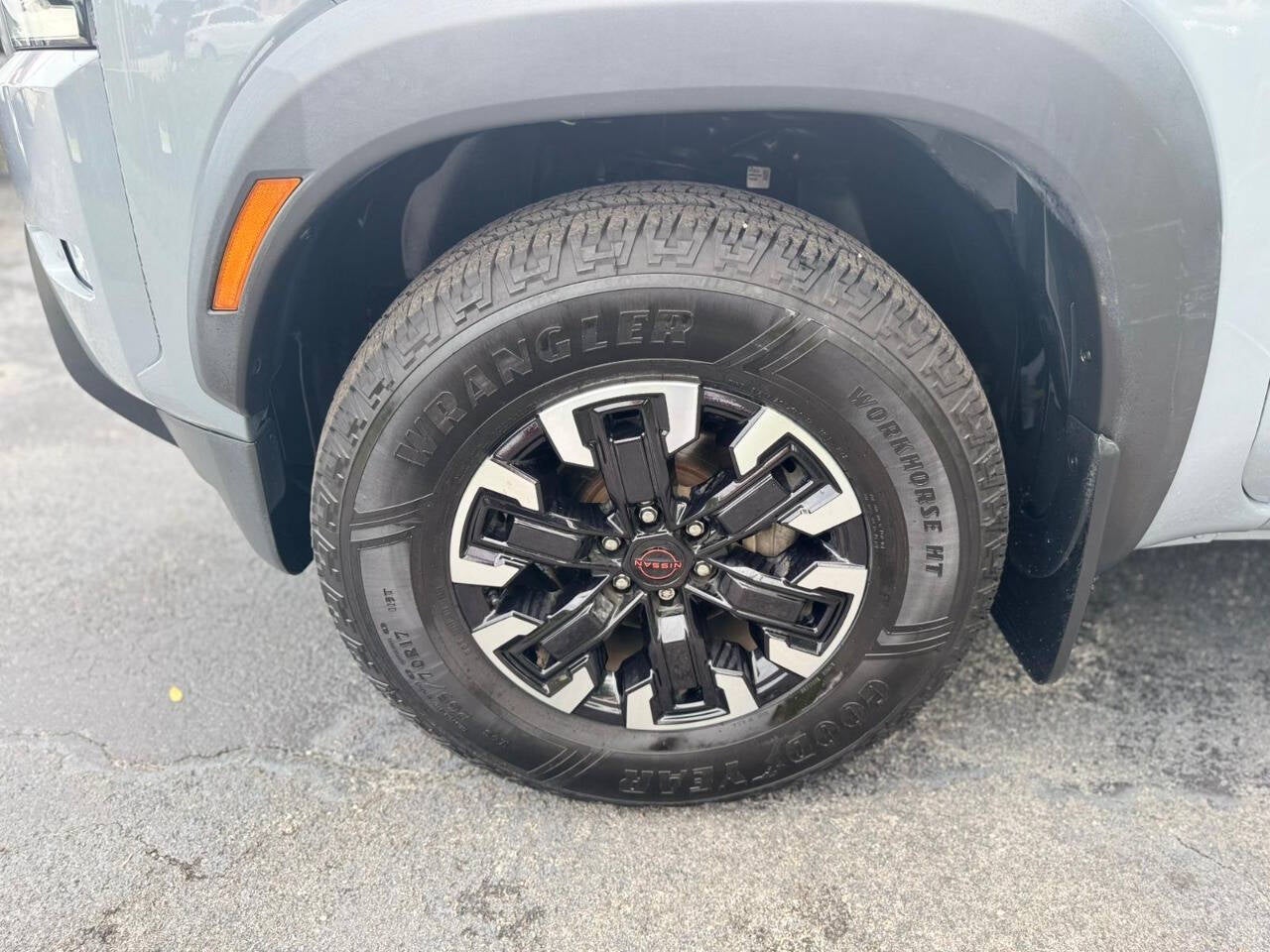 2023 Nissan Frontier SV 4x2 4dr Crew Cab 5 ft. SB