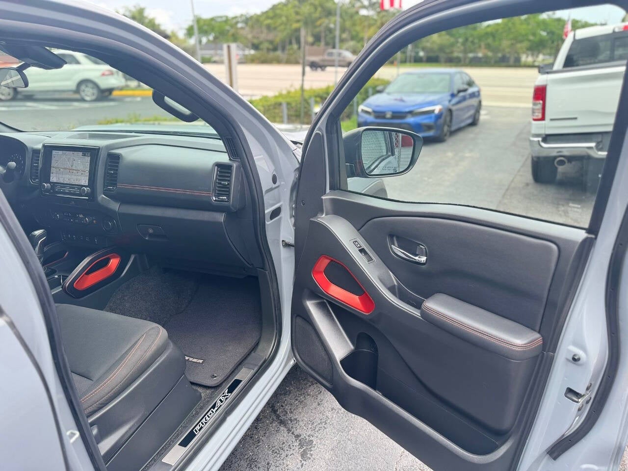 2023 Nissan Frontier SV 4x2 4dr Crew Cab 5 ft. SB