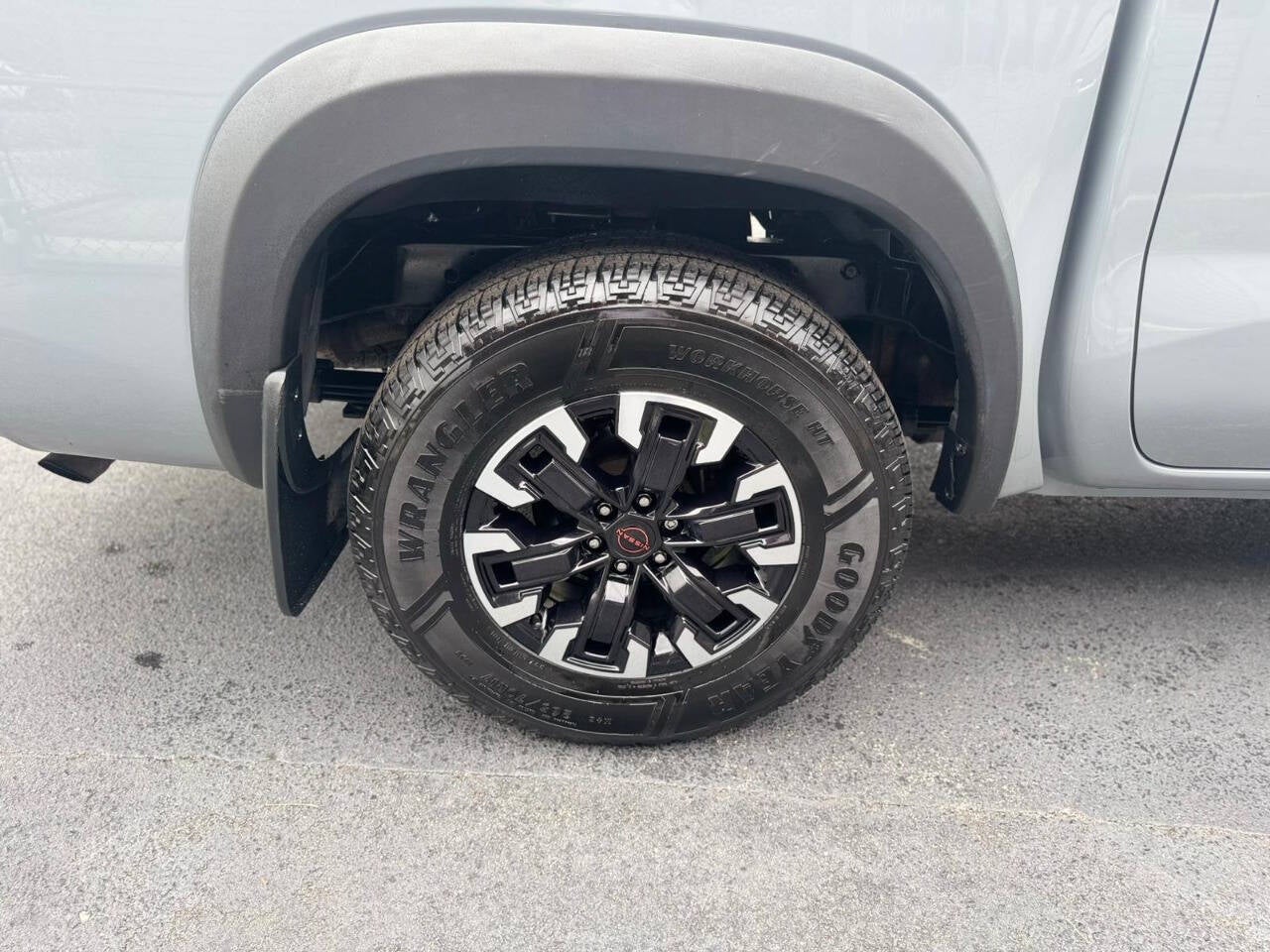 2023 Nissan Frontier SV 4x2 4dr Crew Cab 5 ft. SB