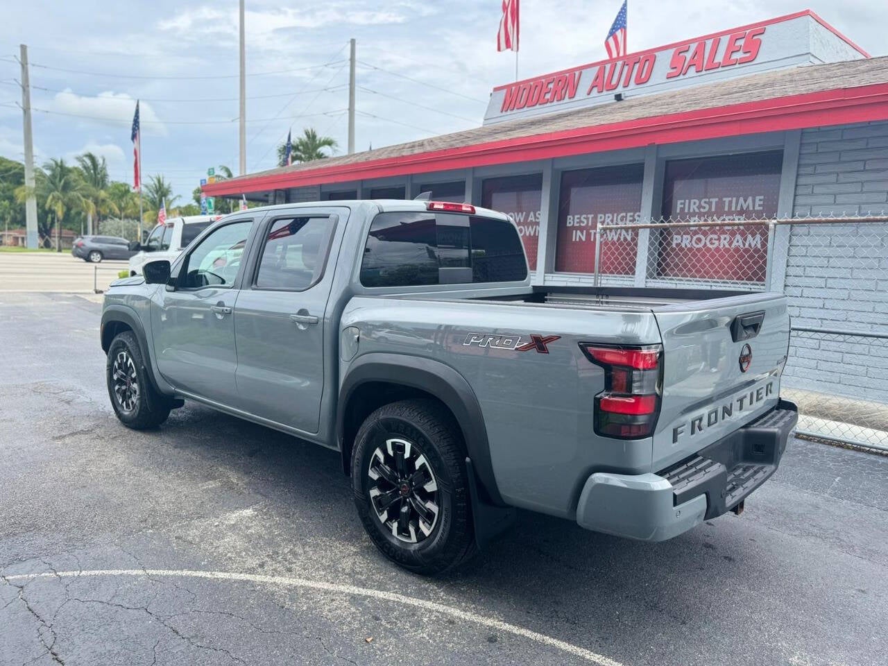 2023 Nissan Frontier SV 4x2 4dr Crew Cab 5 ft. SB