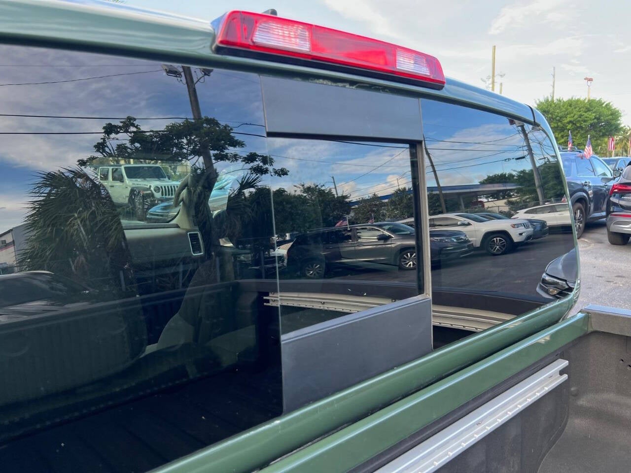 2023 Nissan Frontier SV 4x2 4dr Crew Cab 5 ft. SB