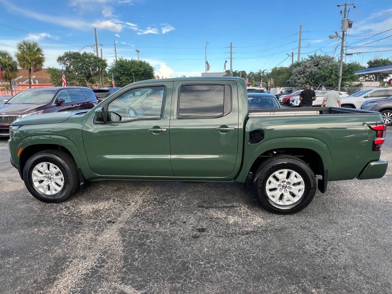 2023 Nissan Frontier SV 4x2 4dr Crew Cab 5 ft. SB