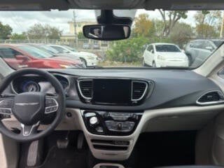 2024 Chrysler Pacifica Touring L 4dr Mini Van