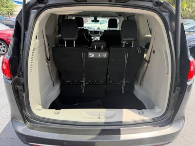 2018 Chrysler Pacifica Touring L 4dr Mini Van