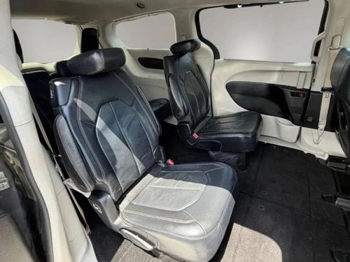 2018 Chrysler Pacifica Touring L Minivan 4D