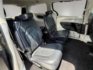 2018 Chrysler Pacifica Touring L Minivan 4D