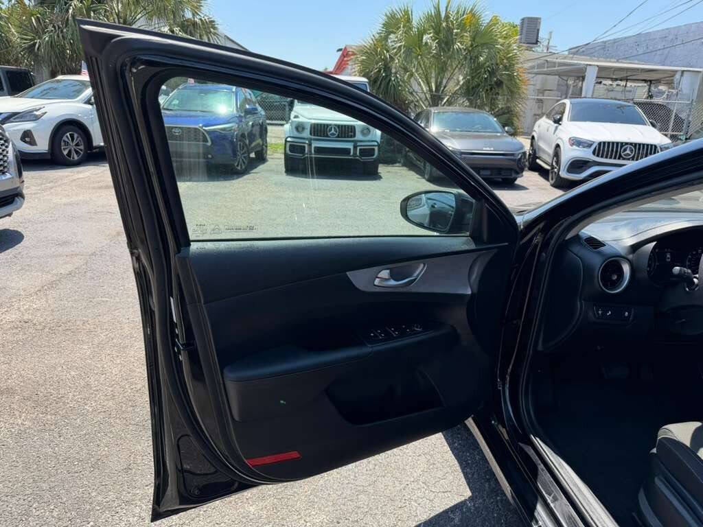 2023 Kia Forte LX 4dr Sedan