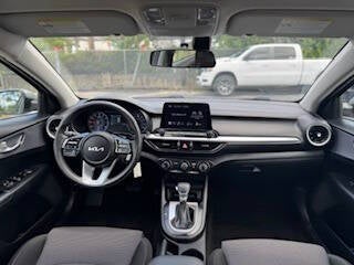 2022 Kia Forte LXS 4dr Sedan