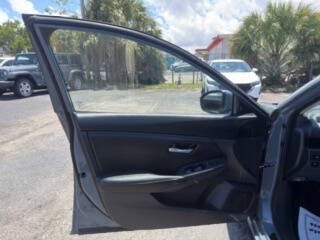 2025 Nissan Sentra SV 4dr Sedan