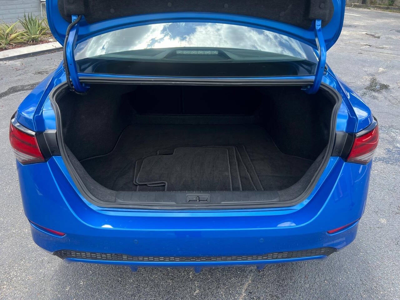 2025 Nissan Sentra SV 4dr Sedan