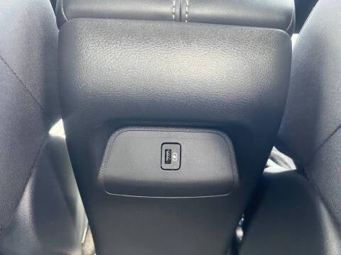 2025 Nissan Sentra SV 4dr Sedan