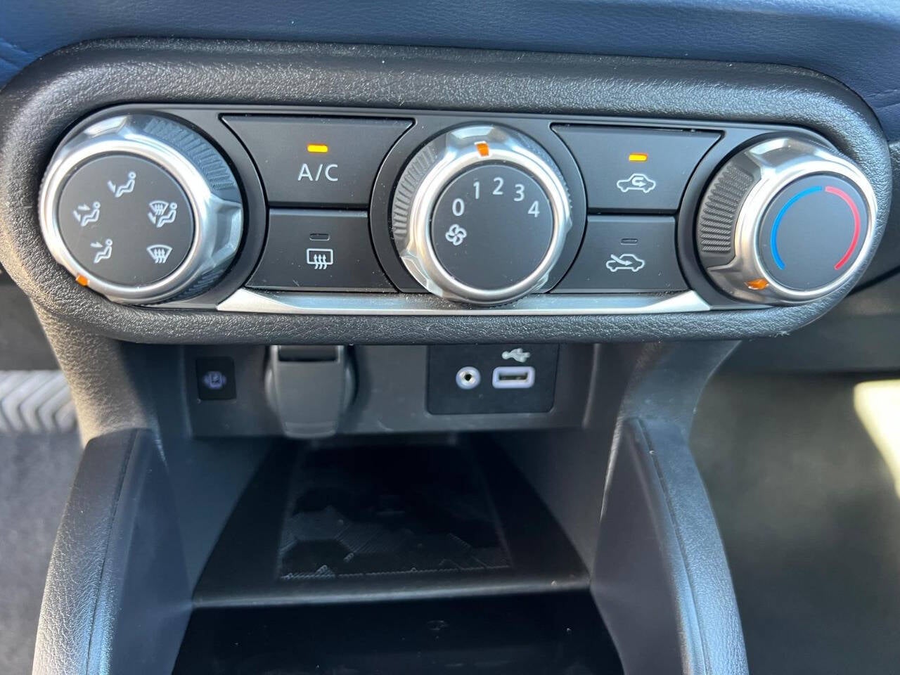 2025 Nissan Versa SV 4dr Sedan