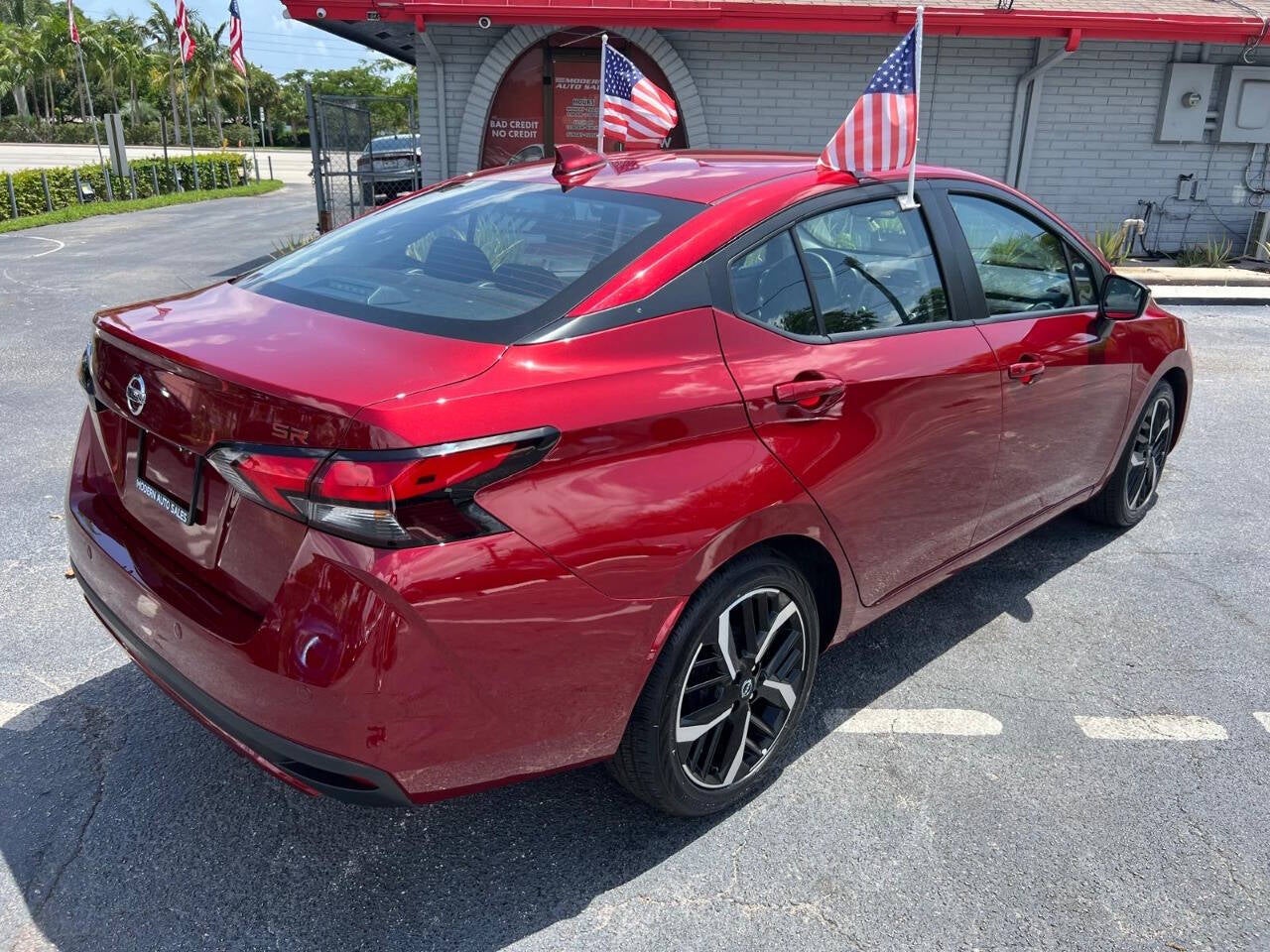 2025 Nissan Versa SR 4dr Sedan