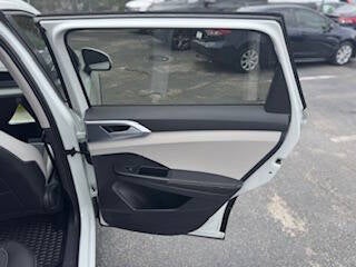 2025 Volkswagen Taos SE 4dr SUV