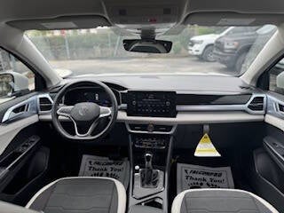 2025 Volkswagen Taos SE 4dr SUV