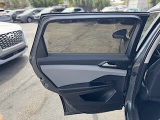 2023 Volkswagen Taos SE 4dr SUV