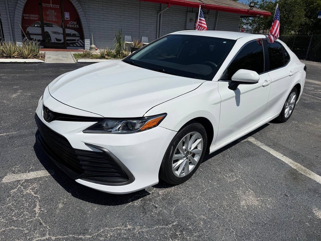 2023 Toyota Camry LE 4dr Sedan