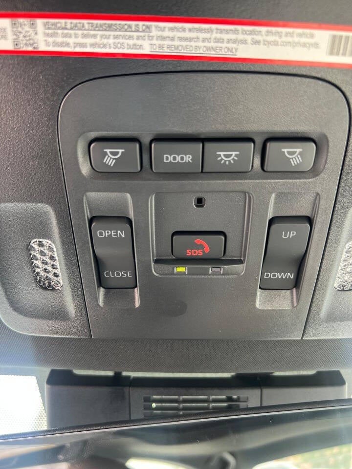 2025 Toyota Camry SE 4dr Sedan