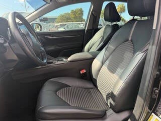 2022 Toyota Camry SE 4dr Sedan
