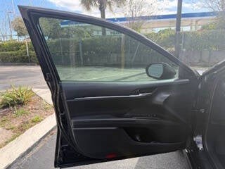 2022 Toyota Camry SE 4dr Sedan